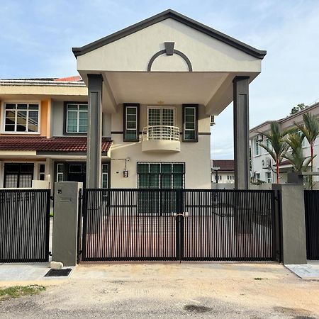 Homestay Melaka Executive Buitenkant foto